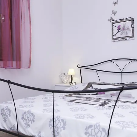 Niksa Daire Smokvica (Korcula)